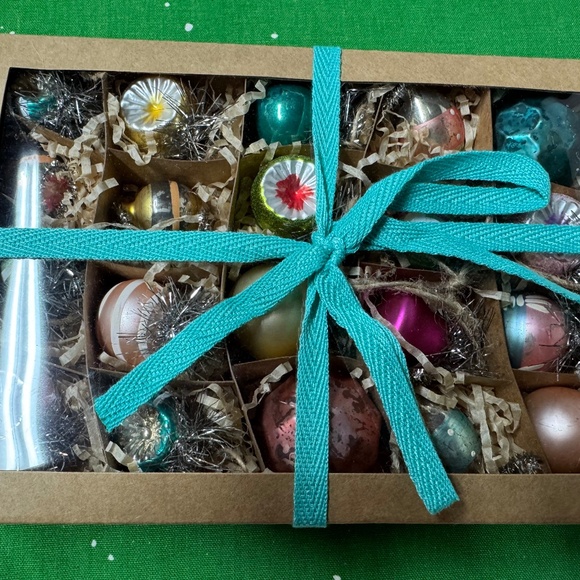 Glitterville Set of boxed ornaments-20 ornament- NWT-sold at Anthropologie - Picture 1 of 8